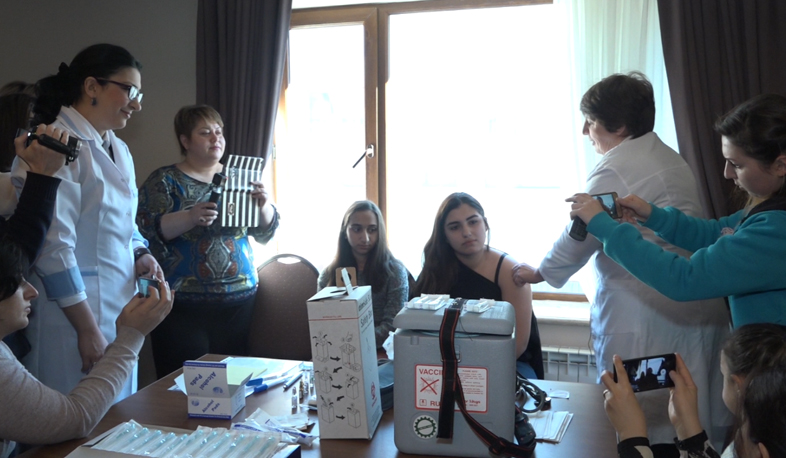 First vaccinations against papillomavirus