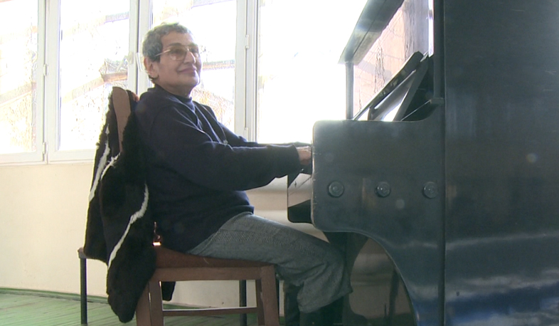 Սիրելի Կարինեն և դաշնամուրը