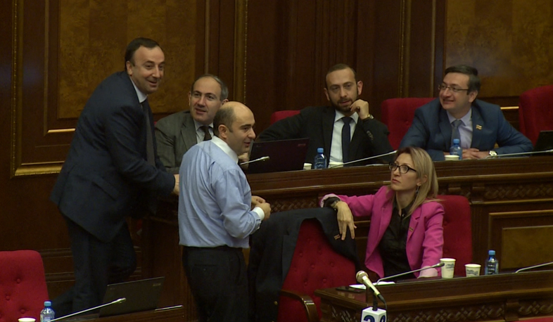 National Assembly holds session with breaks