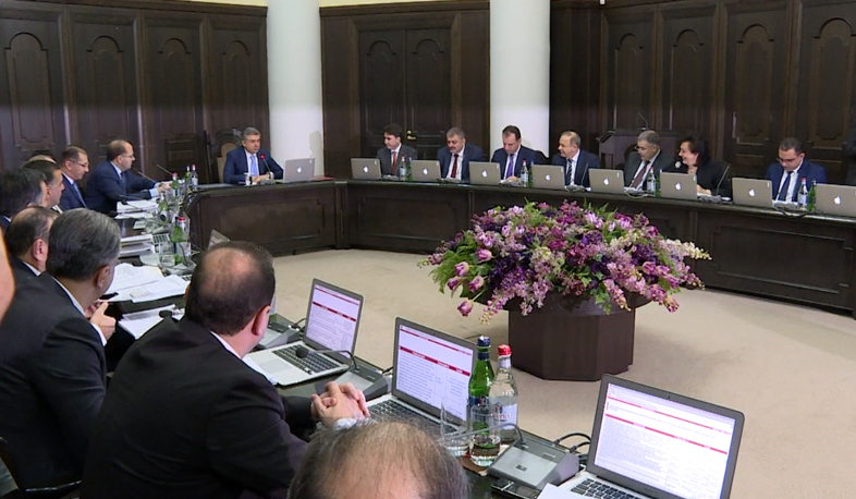 70-ից ավելի հարց կառավարության 2017-ի վերջին նիստում