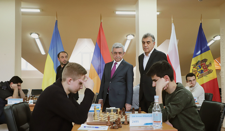 Президент прибыл на 8-ой мемориальный шахматный турнир