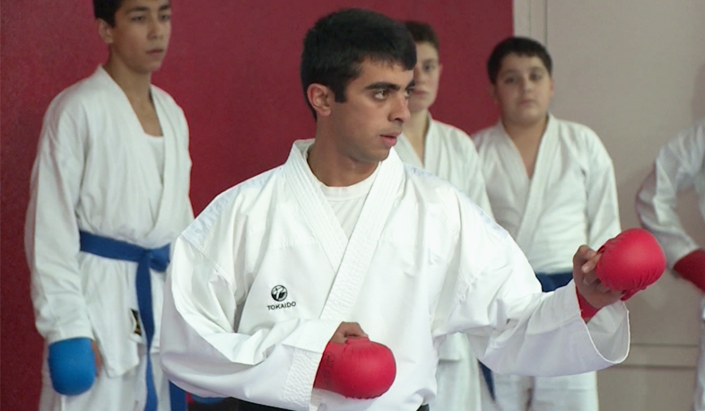 Солдат в белом кимоно