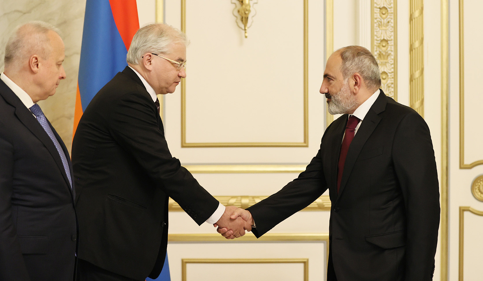 Никол Пашинян и Игорь Ховаев подчеркнули важность сохранения мира и стабильности в регионе