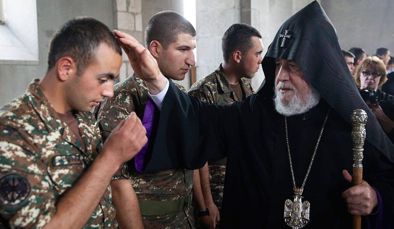 Գարեգին Բ-ն հորդորել է եկեղեցականներին հովվական խնամք ցուցաբերել զոհված զինվորների ընտանիքներին և վիրավորներին