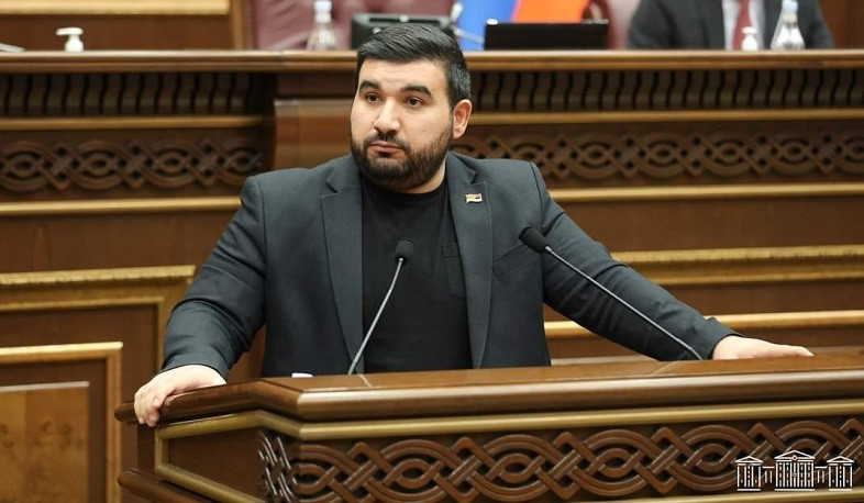 «Ստորագրում է», «Ինչ է ստորագրում» տողերը, որ կրկնում են կոնկրետ շրջանակներին սպասարկող շարքերը, մանիպուլյացիա են. Վահագն Ալեքսանյան