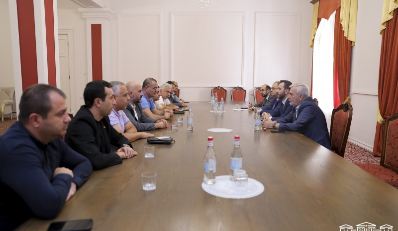 Members of Civil Contract Faction Receive Deputies of National Assembly of Artsakh