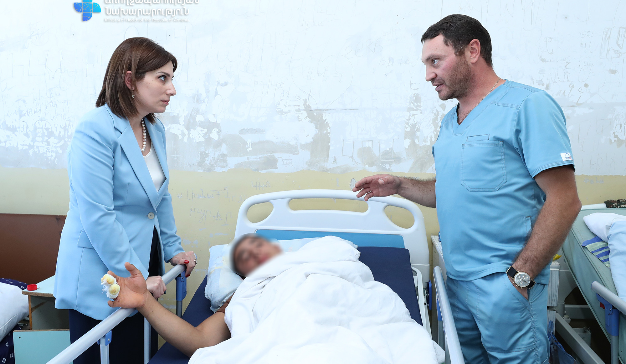 ՀՀ առողջապահության նախարարն այցելել է Մարտունու և Վարդենիսի ԲԿ-ներ, տեսակցել Ադրբեջանի ԶՈՒ գործողությունների հետևանքով տուժածներին