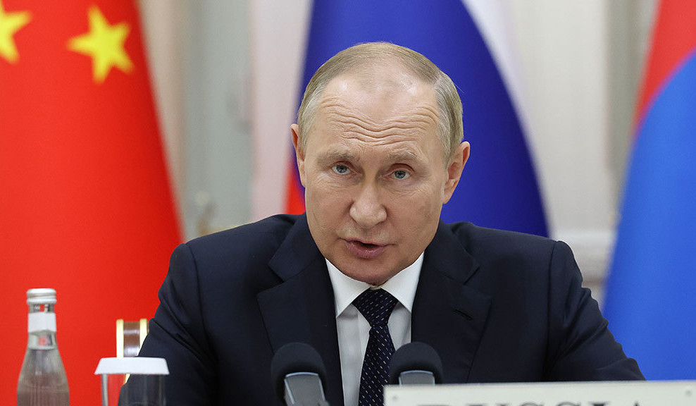 With a grin, Putin warns Ukraine: the conflict can get more serious