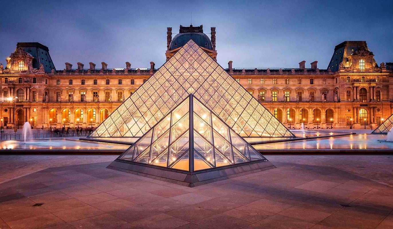 Louvre, Versailles to turn off lights earlier in energy savings push