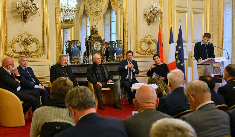 Ֆրանսիայում Հայաստանի դեսպանության նախաձեռնությամբ տեղի է ունեցել Արցախին նվիրված համաժողով. ներկայացվել է «Լեռնային Ղարաբաղ. Սև գիրք» աշխատությունը