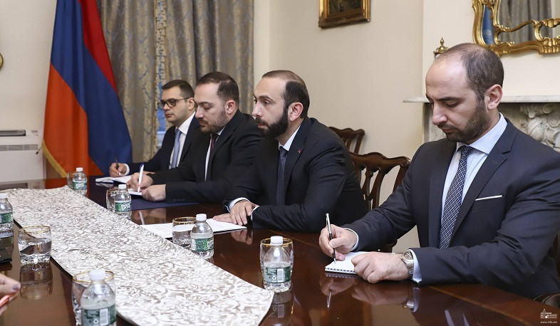 Foreign Minister Affairs of Armenia emphasizes the inhumane treatment of Armenian POWs during a meeting with the President of ICRC