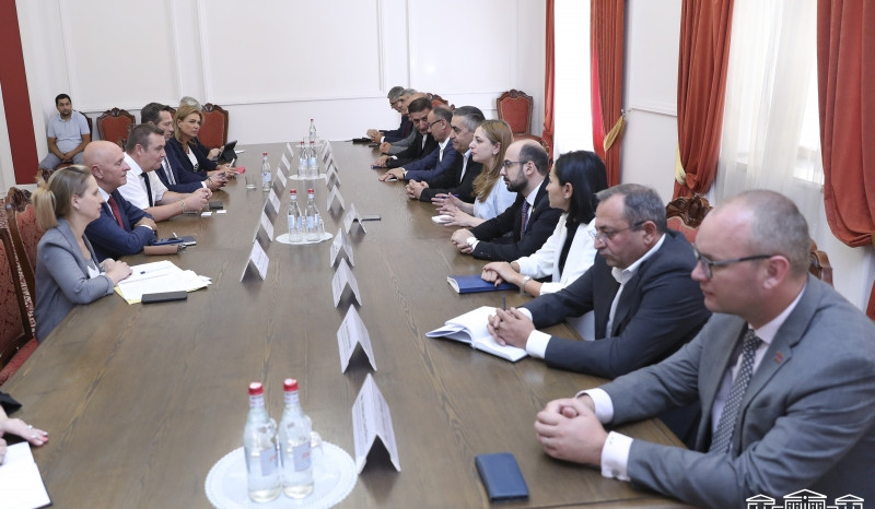 Իրականացվում են պատերազմական հանցագործություններ. հայ խորհրդարանականները՝ Բելգիա-Հայաստան բարեկամական խմբի անդամներին