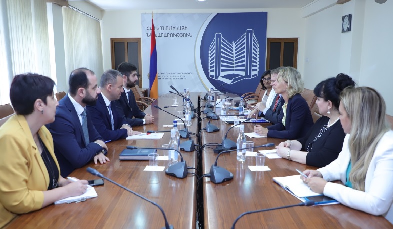 Վահան Քերոբյանը և Կարոլին Գեգինատը քննարկել են լոգիստիկ ենթակառուցվածքների բարելավման, արտահանումների կազմակերպման հարցեր