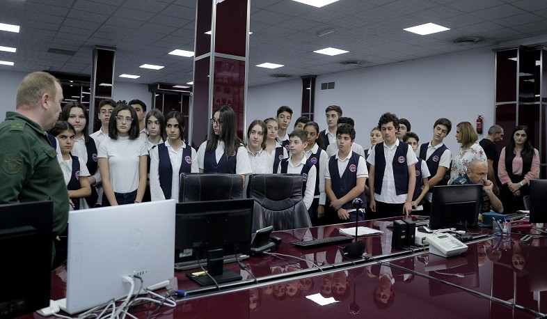 Նաիրի Զարյանի անվան դպրոցի աշակերտներն այցելել են արտակարգ իրավիճակների նախարարություն