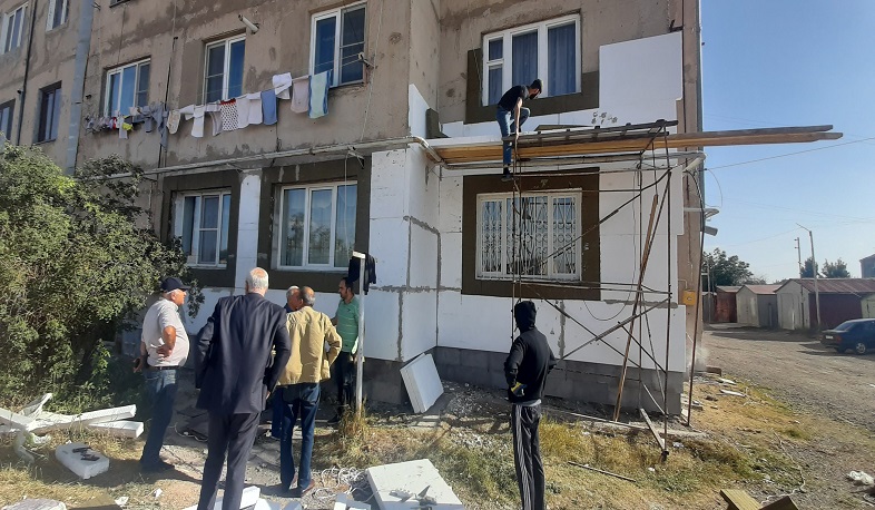 Ընթանում են «Գյումրու բազմաբնակարան շենքերի էներգաարդյունավետության արդիականացման» սուբվենցիոն ծրագրով շինաշխատանքները