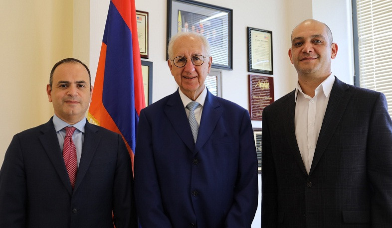 Zareh Sinanyan discussed issues related to protection of Armenian interests with president of Council of French Armenians