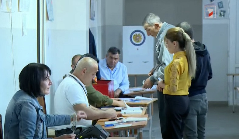 Ժամը 17.00-ի դրությամբ Եղեգիսում քվեարկել է ընտրողների 47.99, Արենիում՝ 31.45 տոկոսը