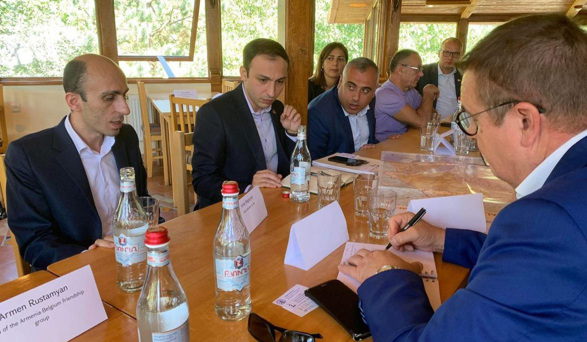 Artak Beqlaryan və Geğam Stepanyan Belçika parlamentarilərinə Azərbaycanın hərbi cinayətlərini təqdim ediblər