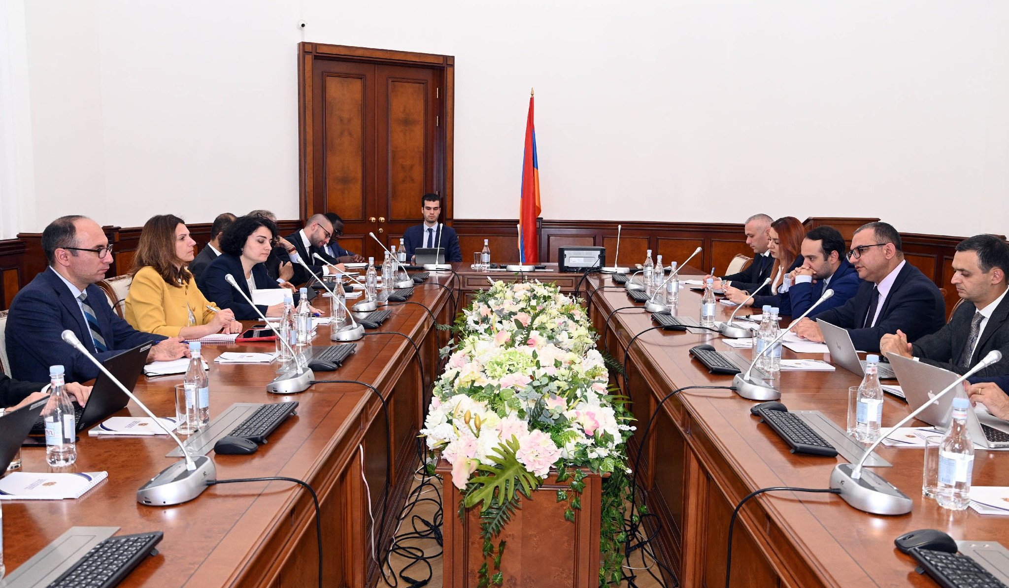 Տիգրան Խաչատրյանը և ԱՄՀ հայաստանյան առաքելության ղեկավարը քննարկել են մակրոտնտեսական վերջին զարգացումներին առնչվող հարցեր