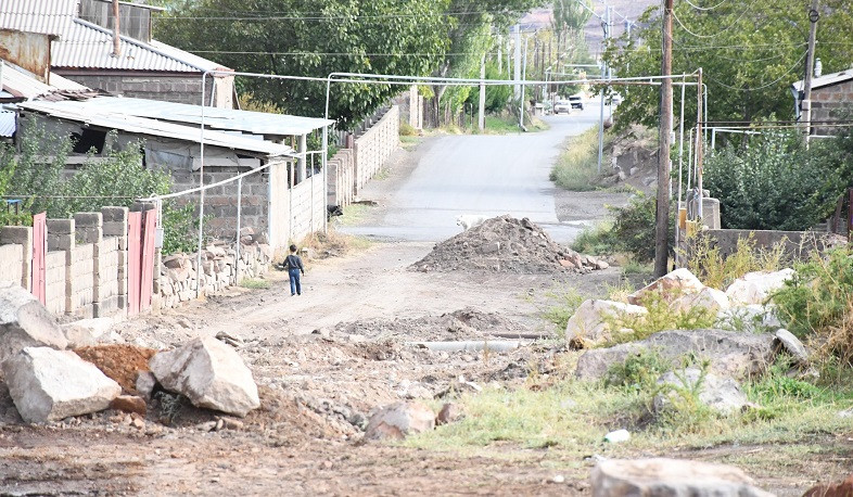 Սուբվենցիոն ծրագրով մեկնարկել են Քարակերտ բնակավայրի մի շարք փողոցների ասֆալտապատման աշխատանքները