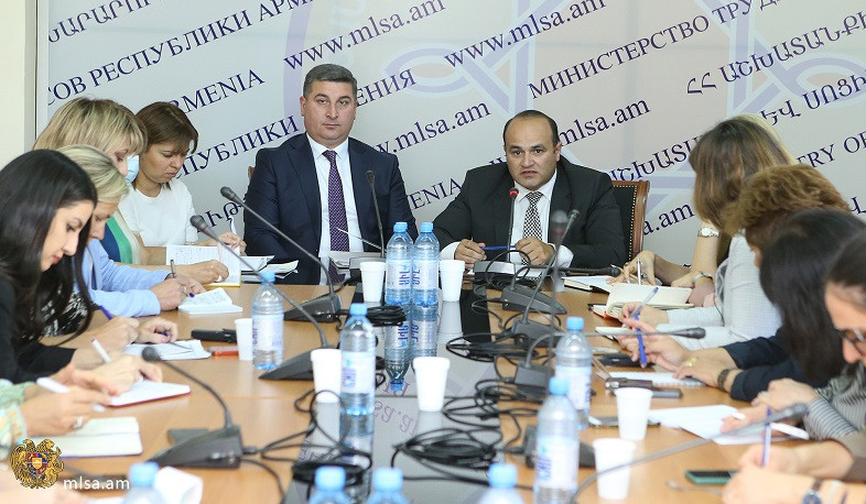 ԱՍՀ և ՏԿԵ նախարարները քննարկել են տեղահանված քաղաքացիներին սոցիալական աջակցության տրամադրման հարցեր