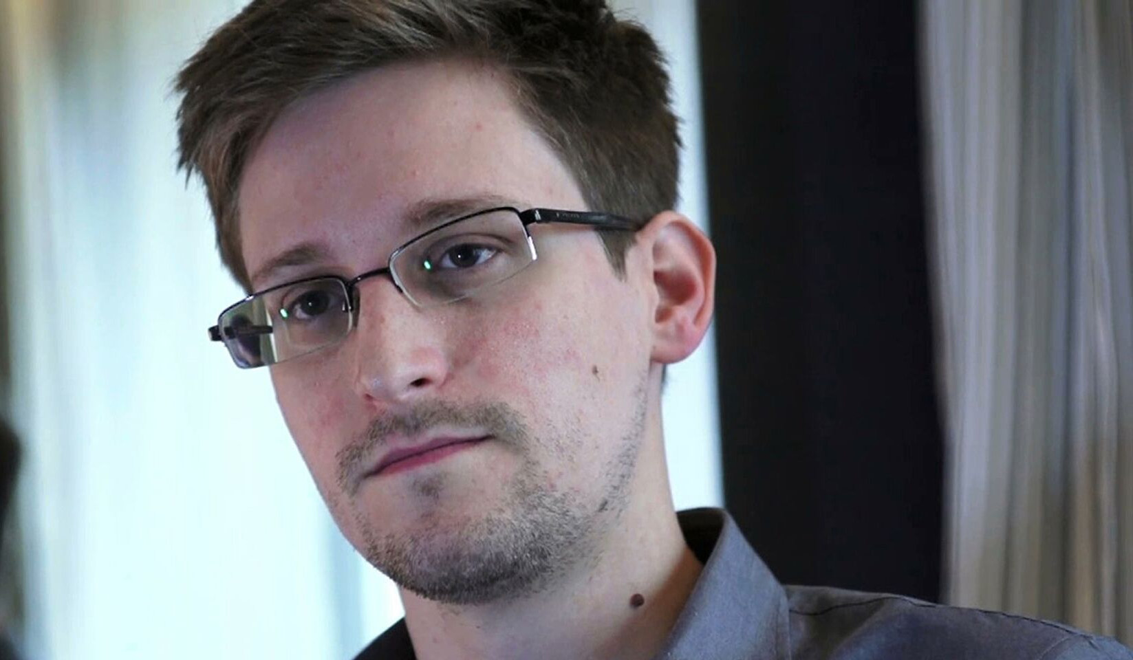 Snowden granted Russian citizenship