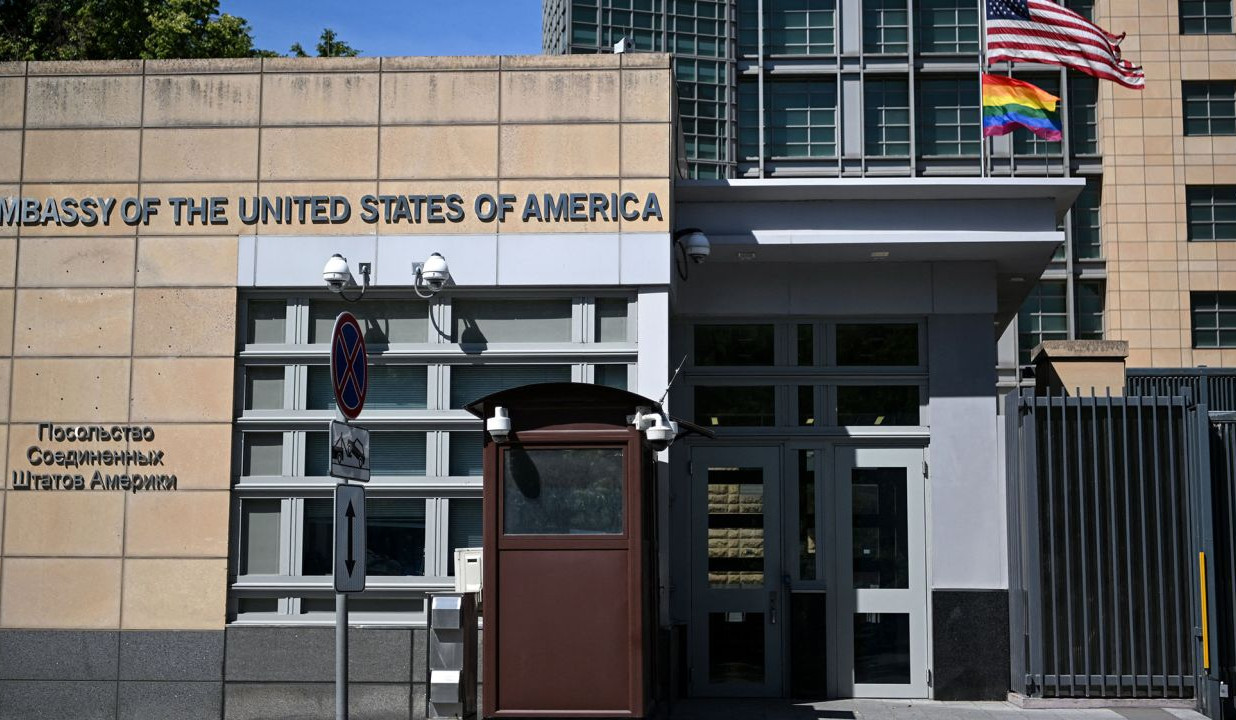 US Embassy warns Americans to leave Russia