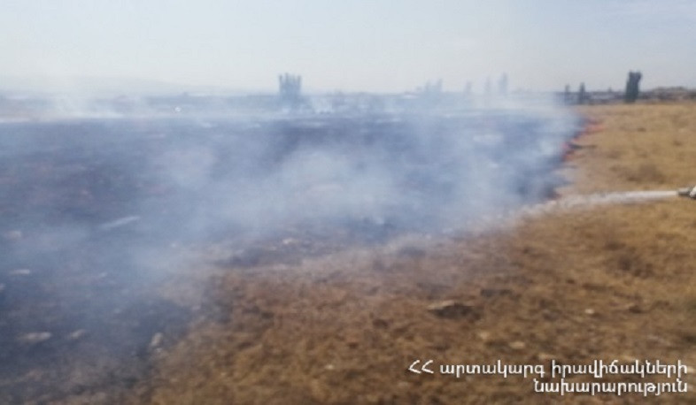 Գագարին գյուղի սկզբնամասում այրվում է 15 հա խոտածածկույթ