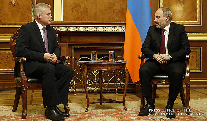 Pashinyan receives Stanislav Zas