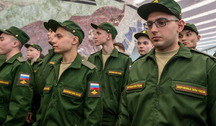 В России на месяц позже обычного стартует осенний призыв в армию