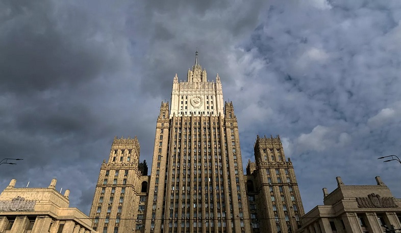 Поставки США вооружений Украине приближают к военному столкновению России и НАТО: МИД РФ