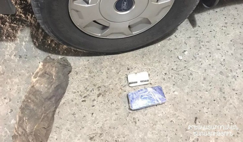 «Արմավիր» ՔԿՀ աշխատակիցները քաղաքացու մեքենայից հայտնաբերել են առանձնապես խոշոր չափի թմրամիջոցներ