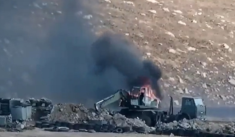 Azərbaycan SQ-nin bölmələri döyüş mövqelərində möhkəmləndirmə işləri aparan tikinti texnikası istiqamətinə atəş açıb