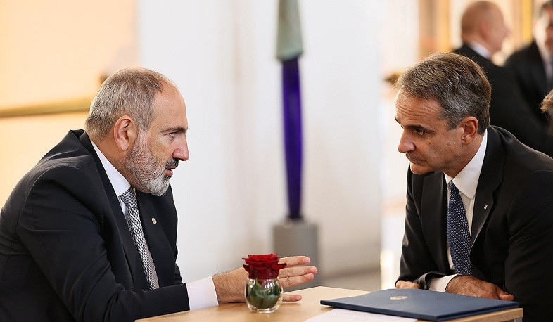 Nikol Pashinyan and Kyriakos Mitsotakis meet in Prague