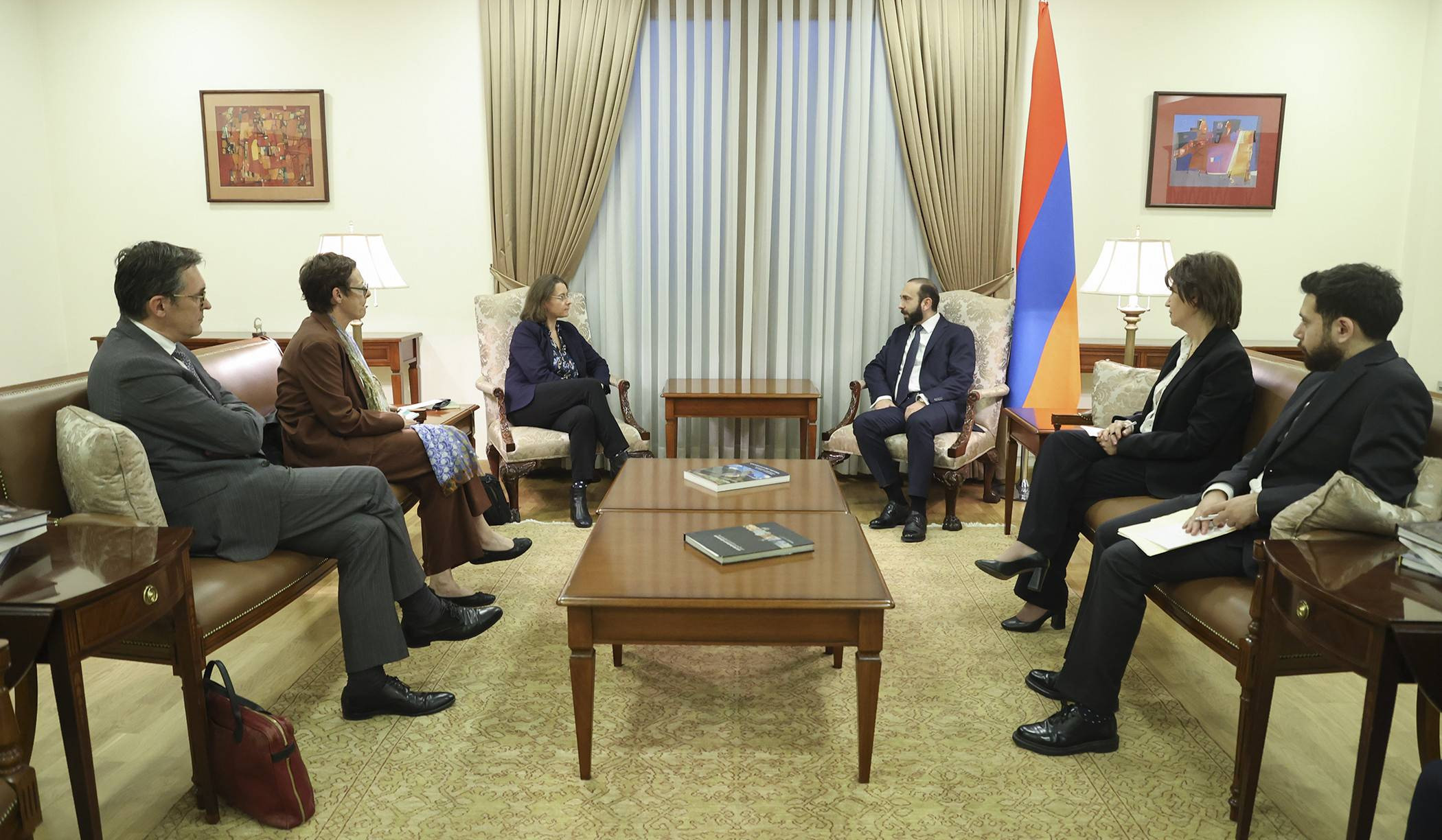 Արարատ Միրզոյանը Իզաբել Դյումոնի և Բրիս Ռոքֆոյի հետ քննարկել է ԵՄ քաղաքացիական առաքելության աշխատանքներին առնչվող հարցեր