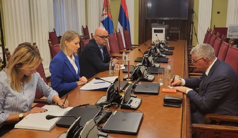 Səfir Hovakimyan Serbiya parlamentində Azərbaycanın Ermənistana təcavüzünün nəticələrini təqdim edib