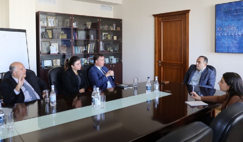 Zareh Sinanyan discussed latest developments in region with representatives of Armenian Assembly of America