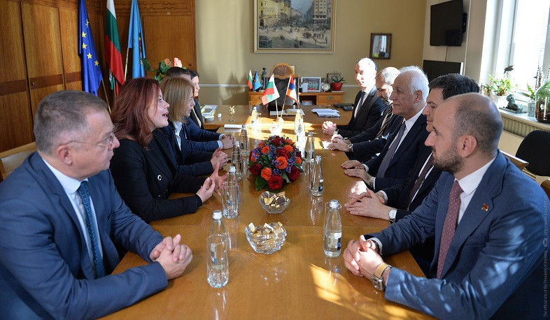 ՀՀ նախագահը Սոֆիայի քաղաքապետի հետ հանդիպմանն անդրադարձել է տրանսպորտի, կապի ոլորտներում համագործակցության ակտիվացմանը