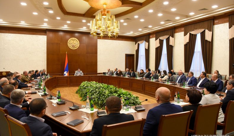 Artsakh President Arayik Harutyunyan chaired a sitting of the Government