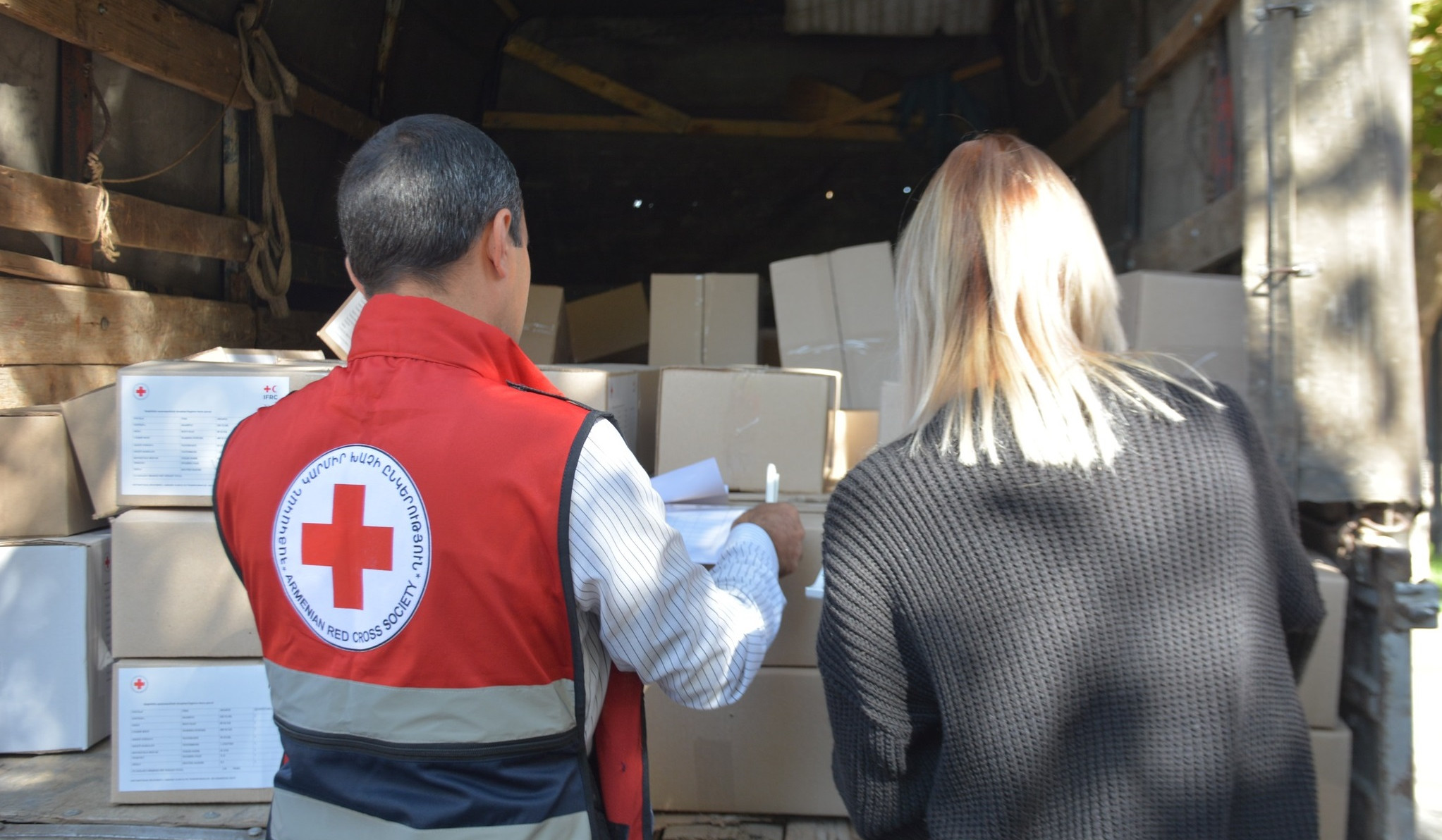 Մարդասիրական օգնություն՝ Ադրբեջանի ագրեսիայի հետևանքով տեղահանված և Էջմիածնում ապաստանած անձանց