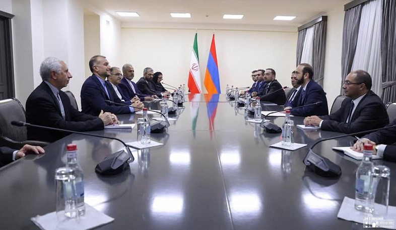 Foreign ministries of Armenia and Iran start enlarged meeting in Yerevan