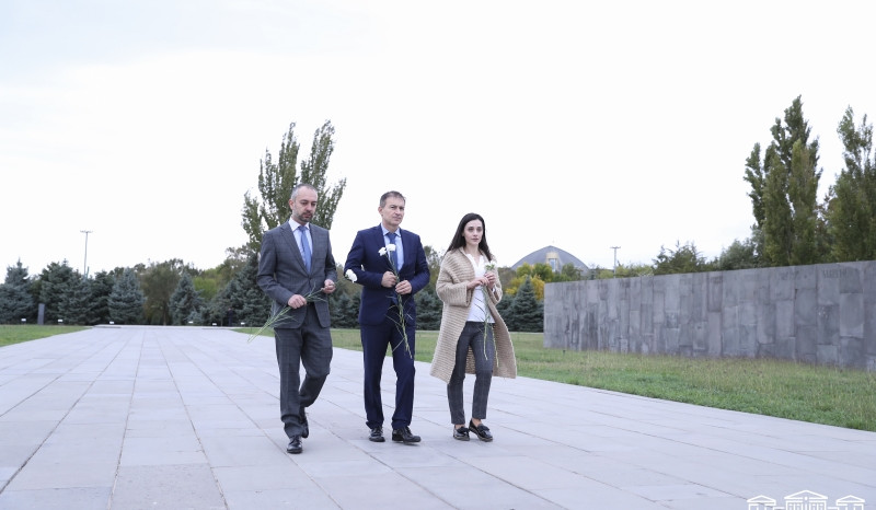 Rapporteur on Armenian issues at European Parliament visited Tsitsernakaberd Armenian Genocide memorial complex