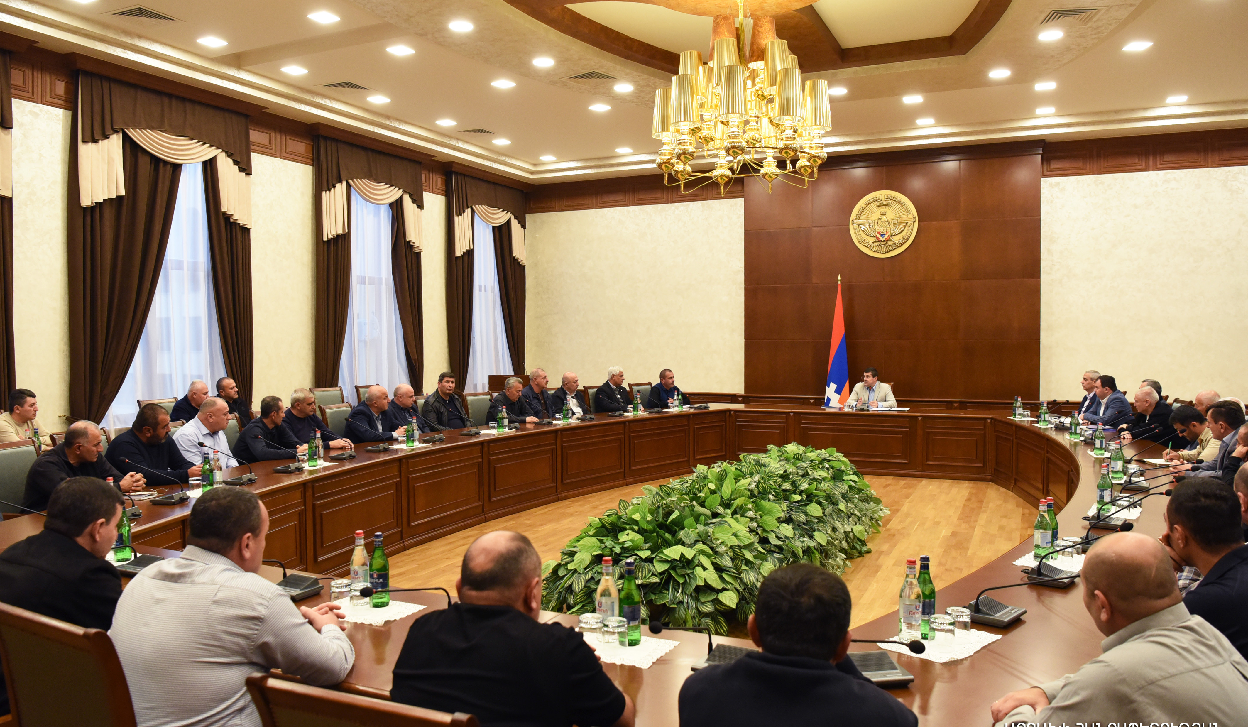 Араик Арутюнян принял группу членов общественной организации «Союз офицеров запаса Арцаха»: были обсуждены военно-политическая ситуация, сложившаяся вокруг Арцаха, существующие вызовы и шаги по их преодолению