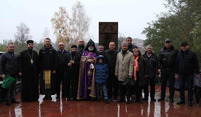 Դեսպան Կարապետյանը Ուկրաինայի Շեպետիվկա քաղաքում մասնակցել է խաչքարի բացման և օծման արարողությանը