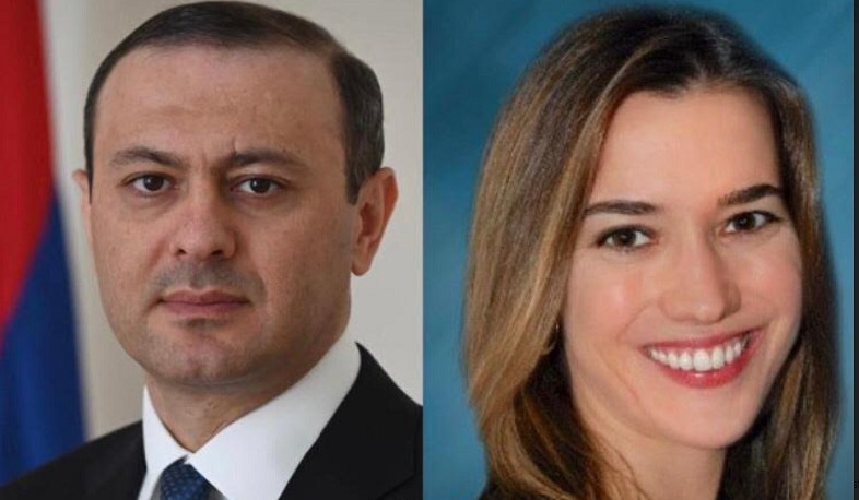 Armen Qriqoryanla Amanda Slot arasında telefon danışığı olub