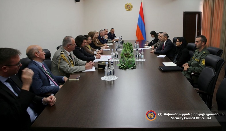 Armen Qriqoryan Giyom Olanjieyə SQ-nin islahatlar prosesini təqdim edib