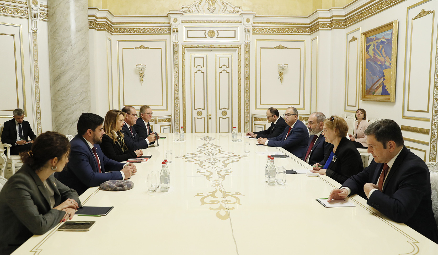 Премьер-министр Пашинян принял делегацию группы дружбы Франция-Армения парламента Франции