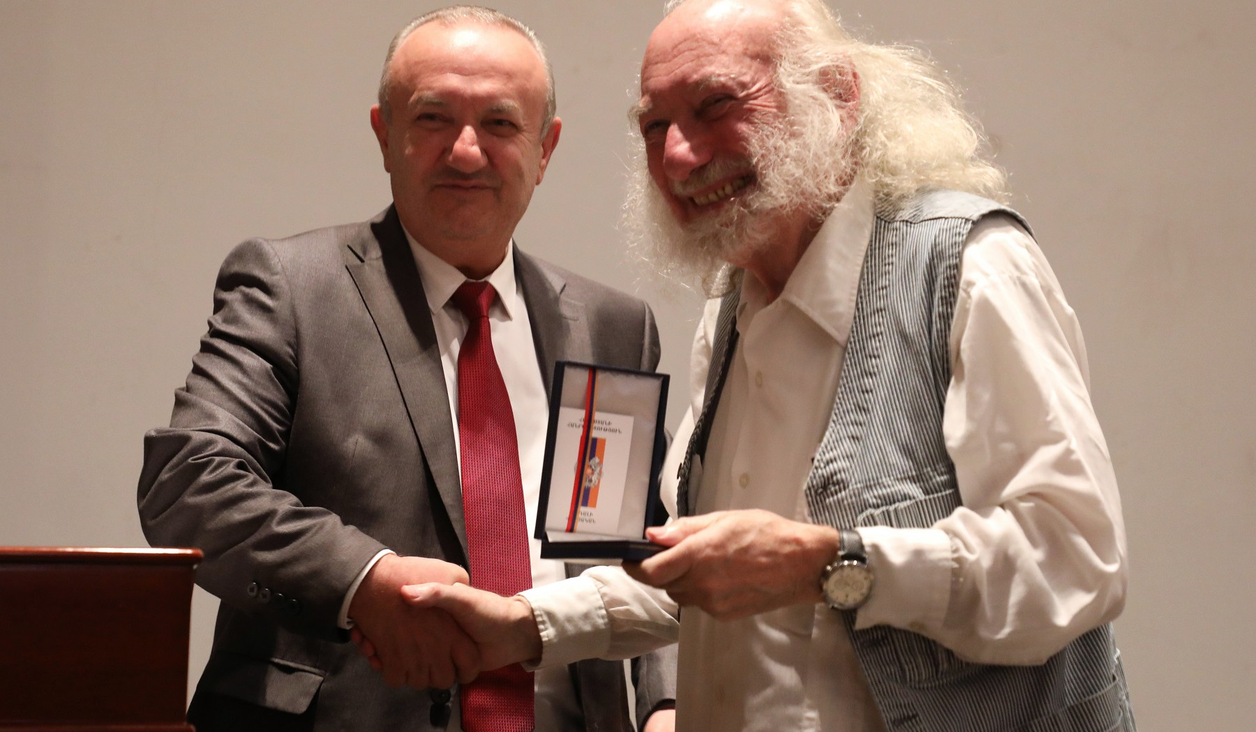 Սորբոնի համալսարանի պրոֆեսոր Կլոդ Արմեն Մութաֆյանը պարգևատրվել է «Մովսես Խորենացի» մեդալով