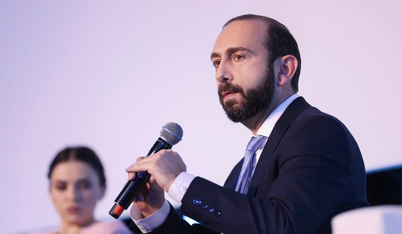 Արարատ Միրզոյանը Համաշխարհային հայկական գագաթնաժողովի մասնակիցների հետ քննարկել է արտաքին քաղաքականությանը վերաբերող թեմաներ