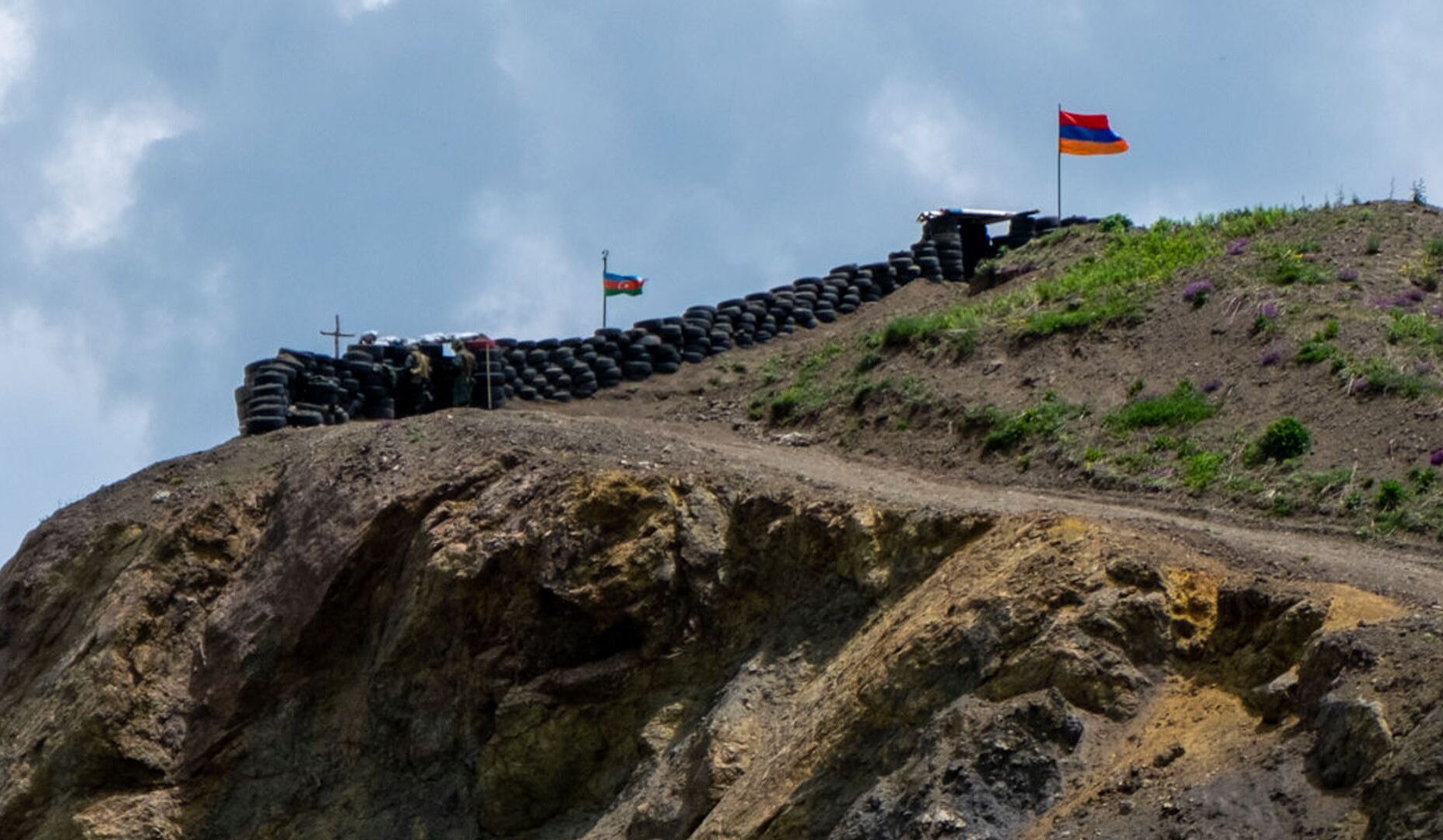 Azərbaycan qoşunlarının geri çəkilməsi tələbi ilə bağlı RF-nin dəqiq mövqeyi bizim üçün vacibdir: Paşinyan